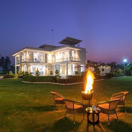 Stayvista At Le Blanc Escape W Outdoor Pool Sohna Luaran gambar