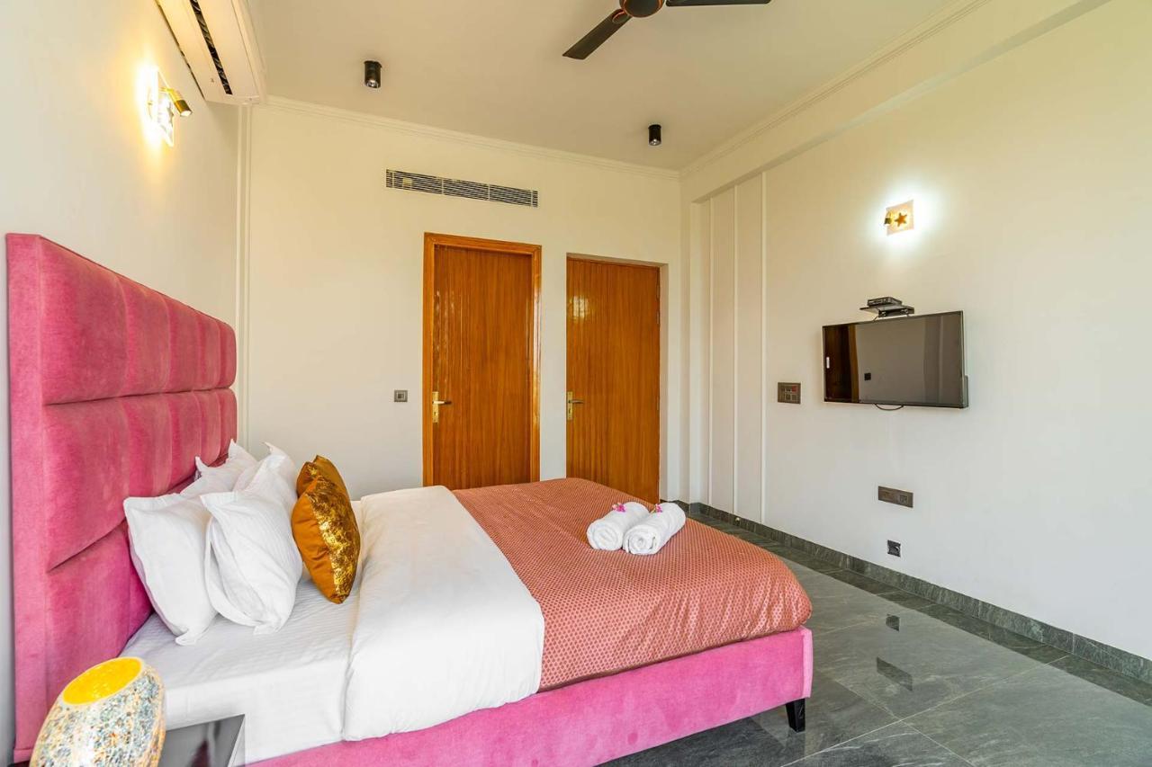 Stayvista At Le Blanc Escape W Outdoor Pool Sohna Luaran gambar