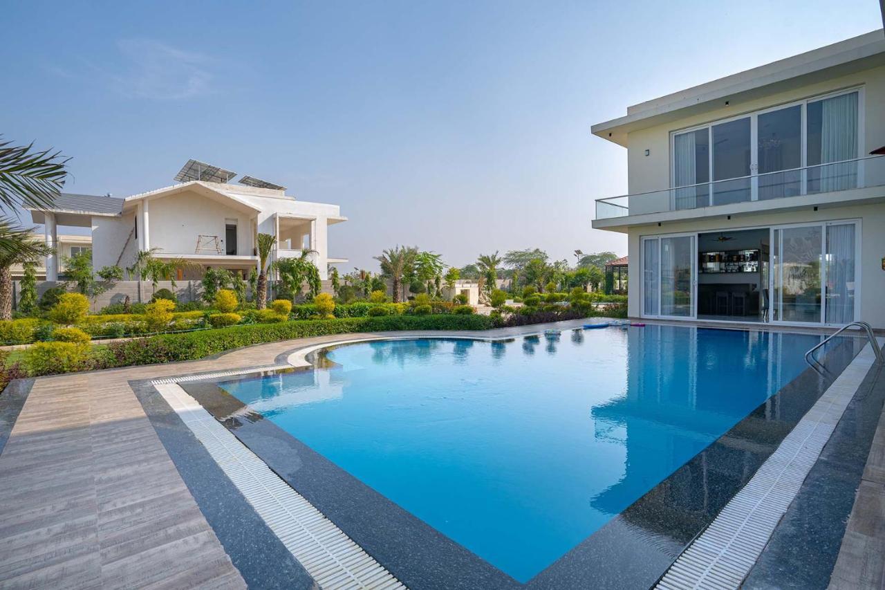 Stayvista At Le Blanc Escape W Outdoor Pool Sohna Luaran gambar